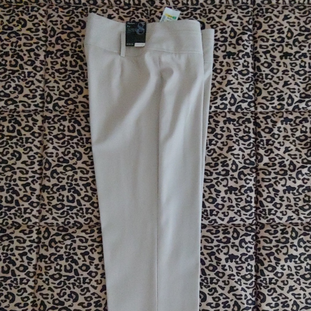 Beige ladies capri's